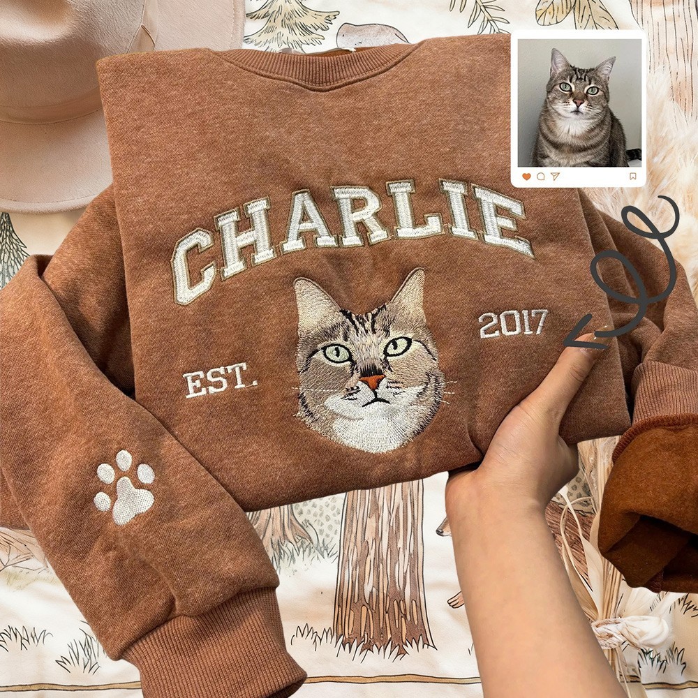 Embroidered Cat Face Sweatshirt Pet Lover Gift Custom Gifts for Cat Mum Christmas Gift