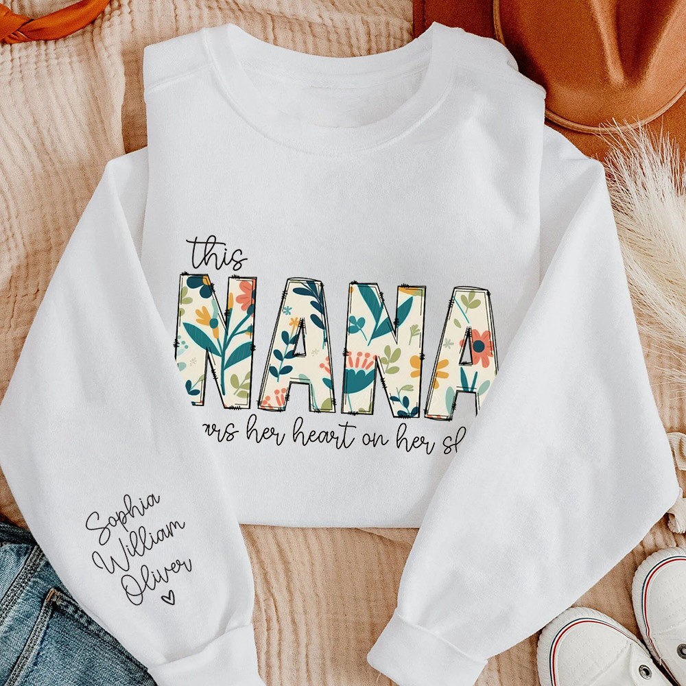Personalised This Nana Wears Her Heart on Her Sleeve Sweatshirt Hoodie Mother's Day Gift