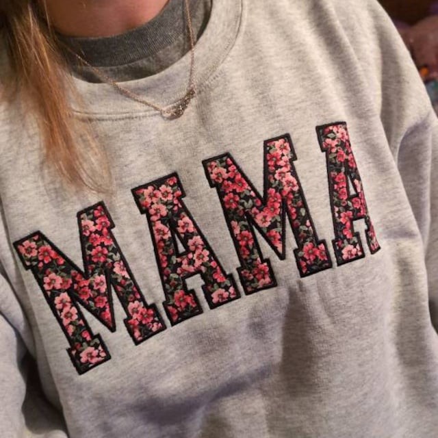 Mama Sweatshirt - Besticktes Sweatshirt - Muttertagsgeschenke - Personalisierte Sweatshirts - Crew Neck Sweatshirts - Geschenke für Mama - Mama Sweatshirt - Pink