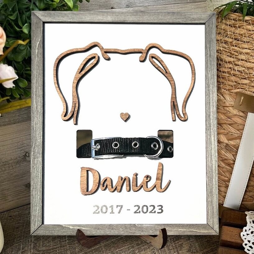 Personalisierter Holzrahmen mit Hundeohren-Silhouette & Halsbandhalter | Gedenkgeschenk bei Haustierverlust, einzigartiges Jubiläums- & Weihnachtsgeschenk