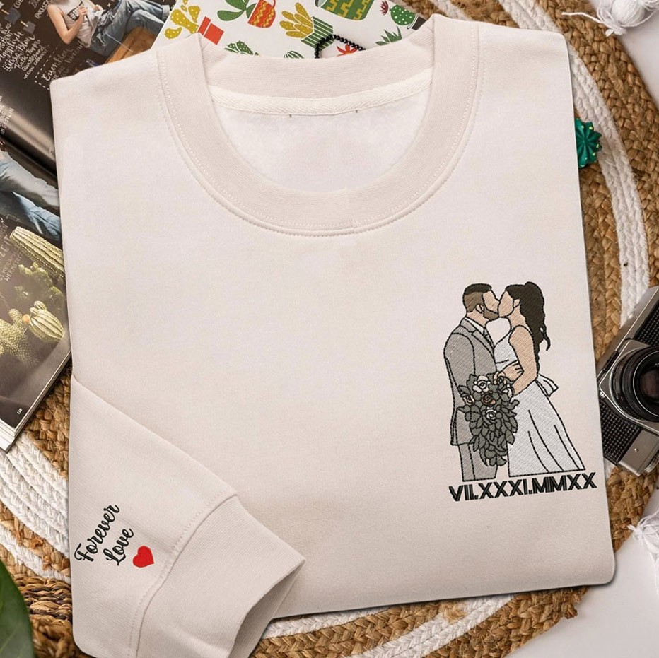 Benutzerdefiniertes Paar besticktes Porträt und römische Ziffern-Sweatshirt, 1. Jahrestagsgeschenk für Ihn, Valentinstagsgeschenk