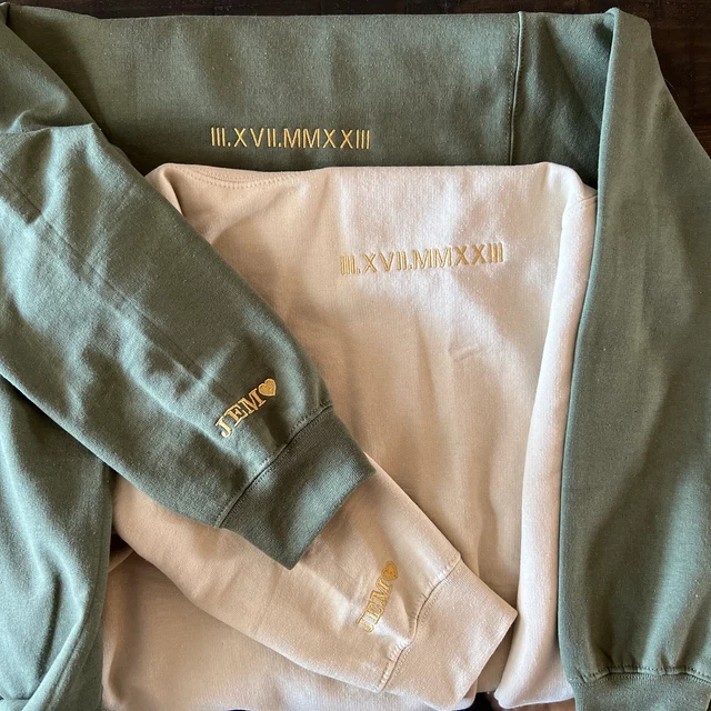 Personalisiertes besticktes Paar-Sweatshirt mit römischen Ziffern und Namen, Jahrestagsgeschenke