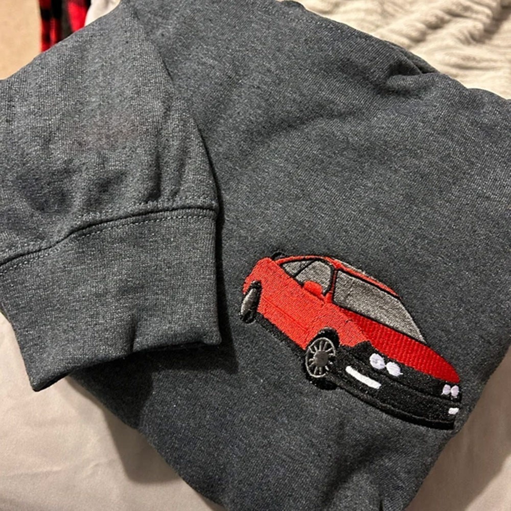 Personalisiertes, besticktes Auto-Sweatshirt für den Freund – Geschenk für Autoliebhaber – Weihnachtsgeschenk für ihn