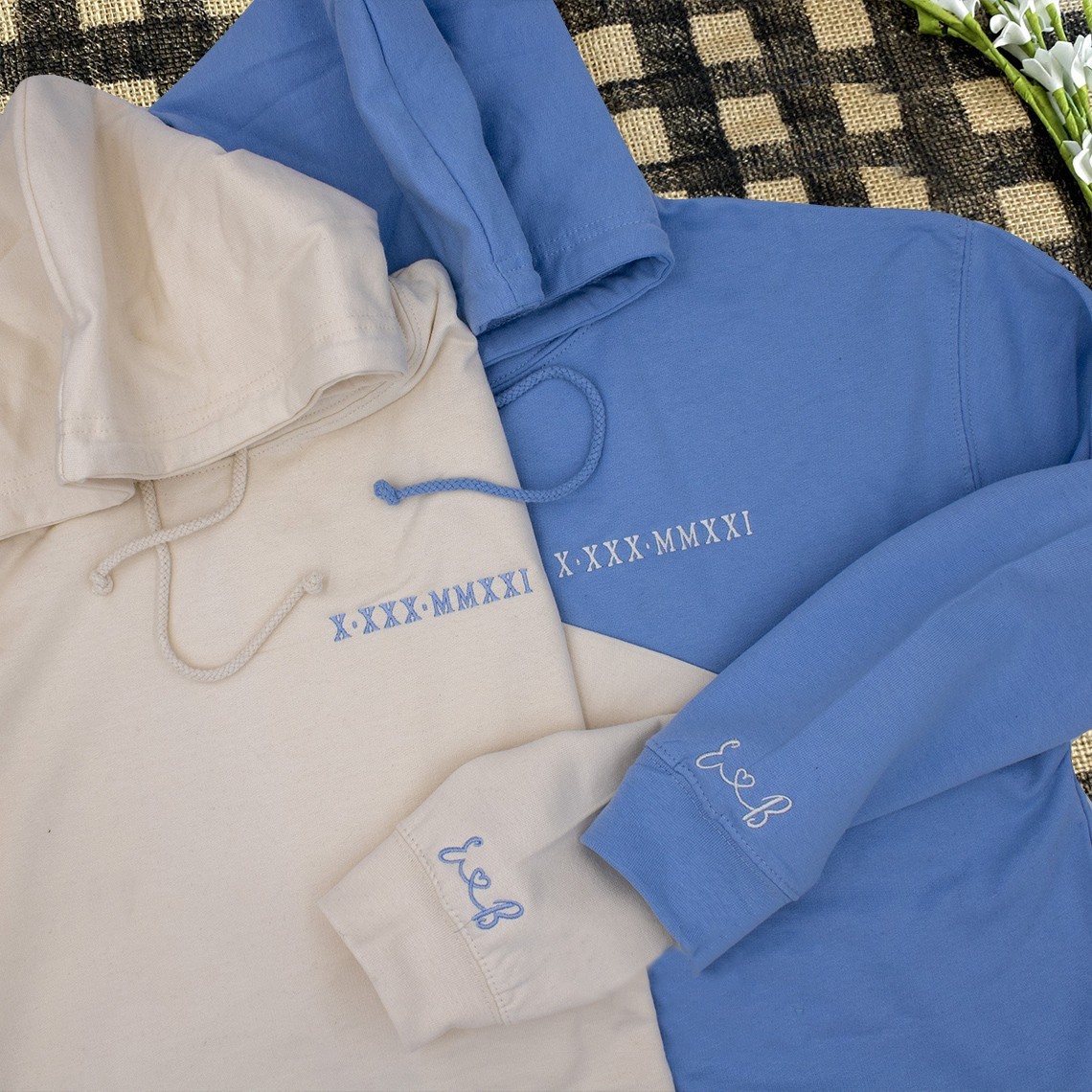 Individuell bestickter passender Kapuzenpullover mit römischen Ziffern für Paare, Geschenke zum 1. Jahrestag für Ihn, Valentinstagsgeschenk für Paare