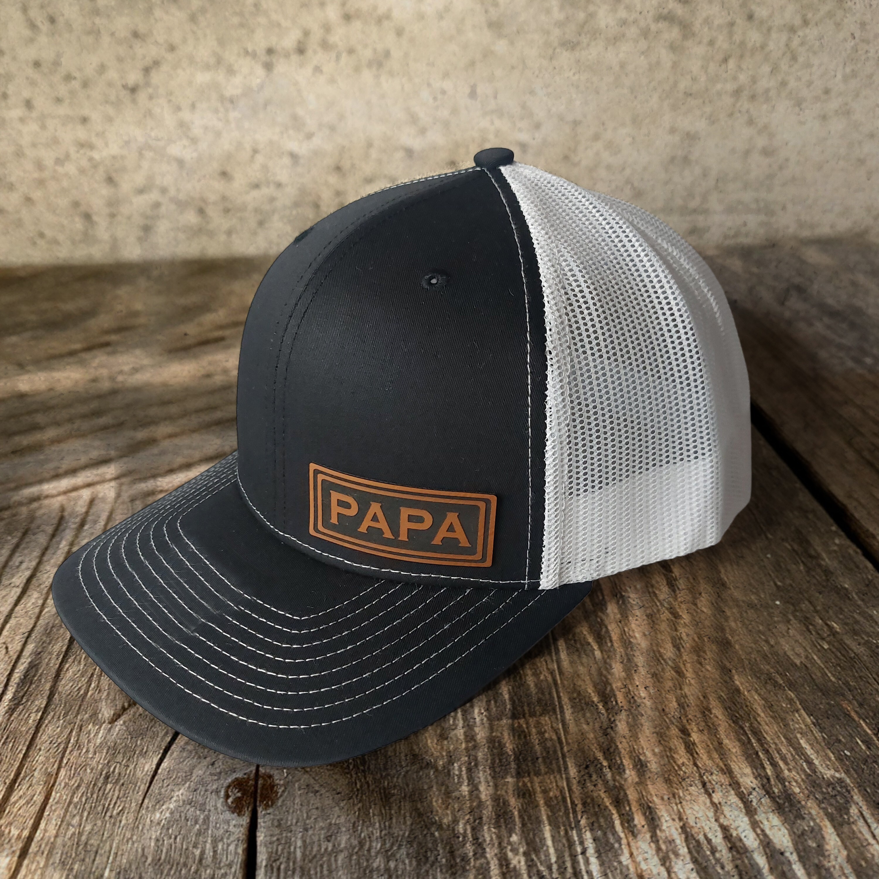 PAPA Stickerei-Mütze, maßgeschneiderte PAPA Richardson 112 LKW-Fahrer-Mütze, PAPA-Geburtstagsgeschenk, Geschenk zur Schwangerschaftsankündigung für den neuen Papa, Daddy-Mütze, mit individuellem Text