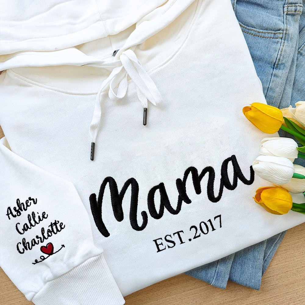 Benutzerdefiniertes Familien-Kapuzenpullover-Sweatshirt mit bestickten Namen der Kinder auf dem Ärmel. Schwangerschaftsgeschenk für Mama. Geburtstagsgeschenk für Mama. Einzigartige Geschenkideen zum Muttertag.