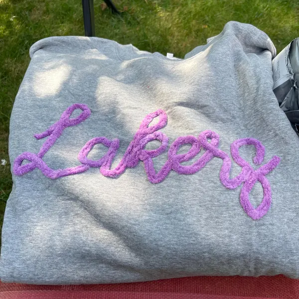 Personalisiertes besticktes Sportteam-Sweatshirt mit Fuzzy-Buchstaben für den Spieltag – Einzigartiges Geschenk für den Spieltag