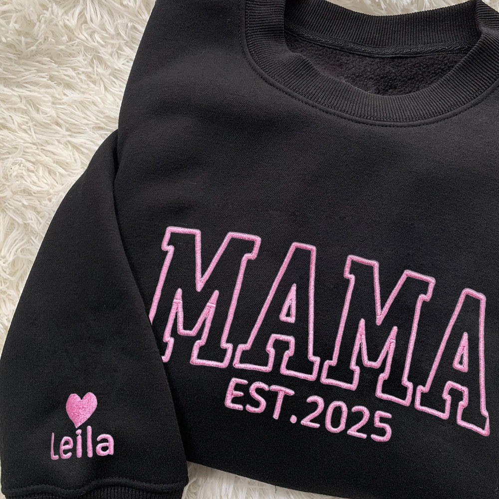 Bestickter Mama Hoodie, Personalisierter Mama Hoodie mit Namen am Ärmel, Werdende Mama, Muttertag, Vatertag, Einzigartiges Geschenk für neue Mama