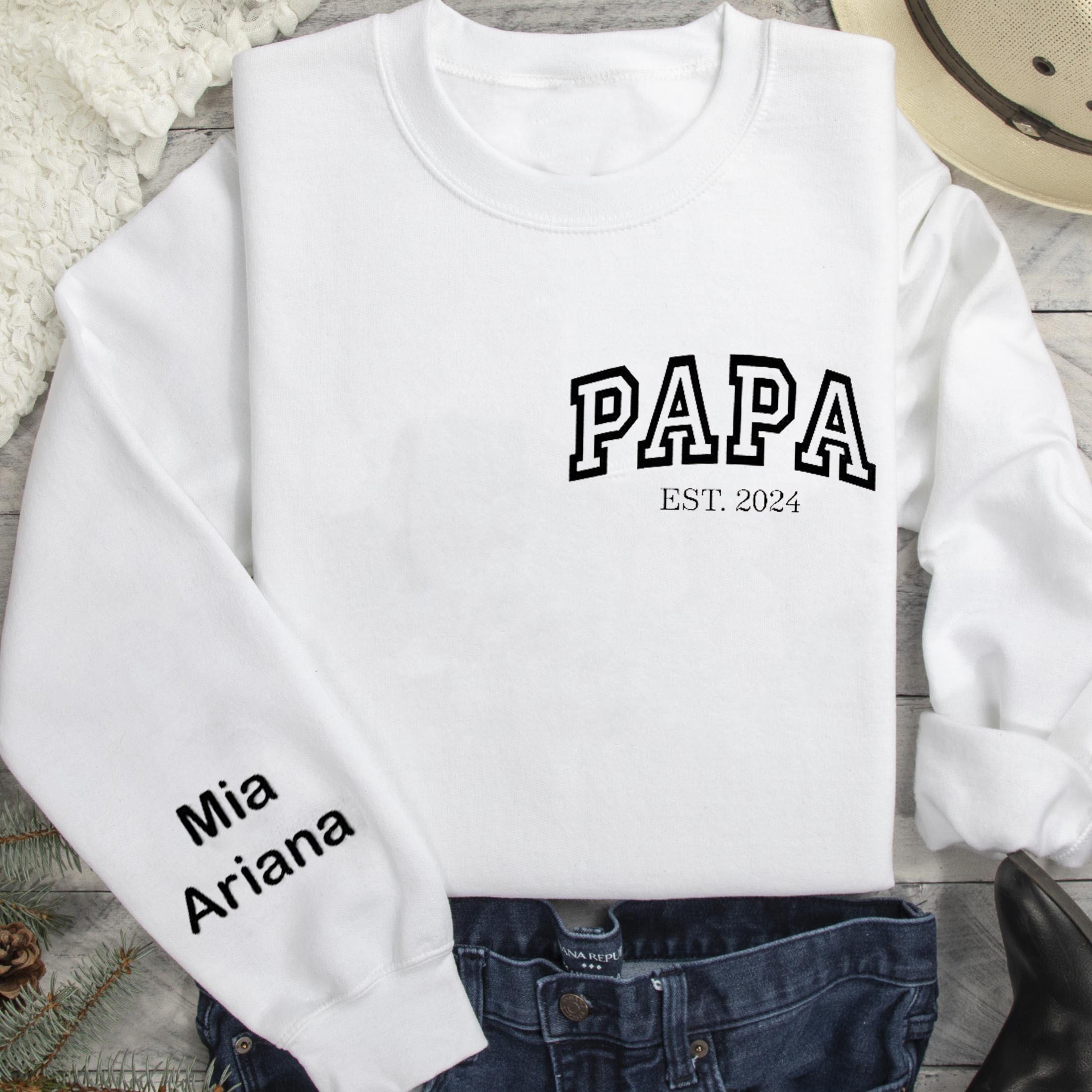 Personalisiertes Papa Sweatshirt mit Kindernamen am Ärmel, Daddy Est Year Hoodie, Geschenk für neuen Papa, Vatertagsgeschenk, Papa Opa Sweatshirt