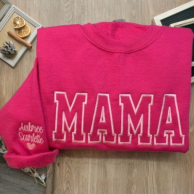 Personalisiertes, besticktes Sweatshirt mit Kapuze für Mama oder Oma – ein besonderes Erinnerungsgeschenk, ideal als Weihnachtsgeschenk.