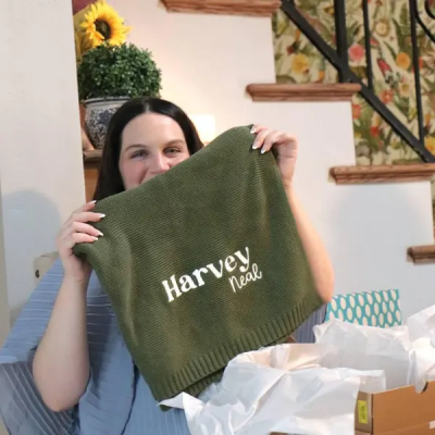 Individuell bestickte Babydecke mit Namen – Einzigartiges Geschenk zur Babyparty – Geschenk zur Geburt – Weihnachtsgeschenk