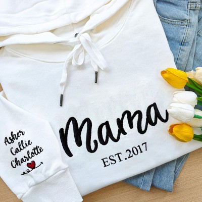 Benutzerdefiniertes Familien-Kapuzenpullover-Sweatshirt mit bestickten Namen der Kinder auf dem Ärmel. Schwangerschaftsgeschenk für Mama. Geburtstagsgeschenk für Mama. Einzigartige Geschenkideen zum Muttertag.