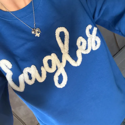 Benutzerdefinierter bestickter Sportteam-Sweatshirt mit flauschigem Buchstaben für den Spieltag, einzigartiges Geschenk für den Spieltag.