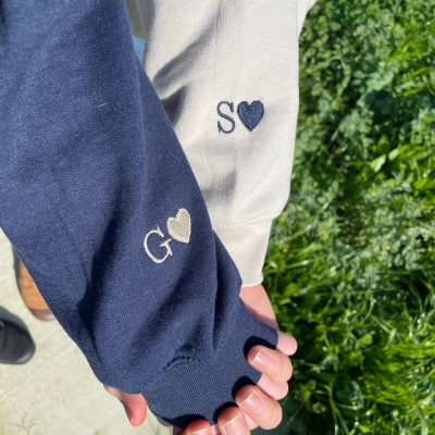 Individuell besticktes Kapuzenpullover mit römischen Ziffern, einzigartiges Geschenk für Paare