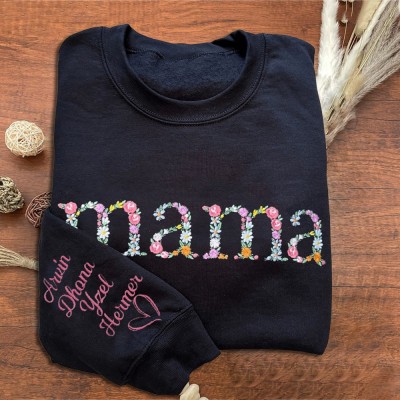 Personalisiertes besticktes Sweatshirt mit Blumenmotiv für Mama, mit den Namen der Kinder – ein einzigartiges Familiengeschenk für Mutter und Großmutter, ideal als Weihnachtsgeschenk.