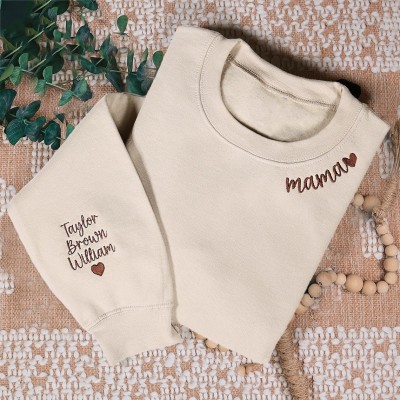 Personalisiertes Mama-Sweatshirt mit Kindernamen auf dem Ärmel – Einzigartige Geschenkideen zum Muttertag für Mama, Oma und viele mehr.