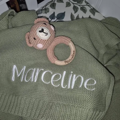 Individuell bestickte Babydecke mit Namen – Einzigartiges Geschenk zur Babyparty – Erinnerungsstück für Kinder – Weihnachtsgeschenk