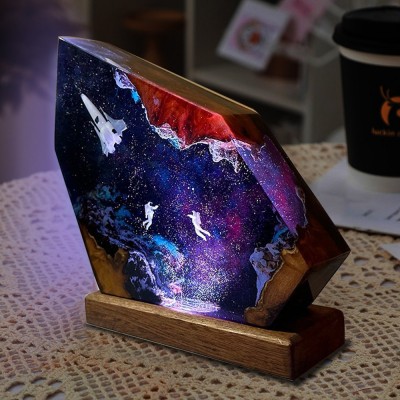 Weltraumrakete-Harz-Nachtlampe mit Astronauten-Harz-Holzlampe, einzigartiges Paar-Geburtstagsgeschenk, besonderes Nachtlicht-Geschenk für Sie oder Ihn