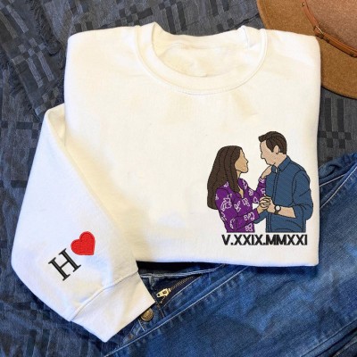 Personalisiertes Paar-Foto-gesticktes Sweatshirt-Hoodie mit römischen Ziffern und Datumsangaben. Perfekte Geschenkideen zum Jahrestag