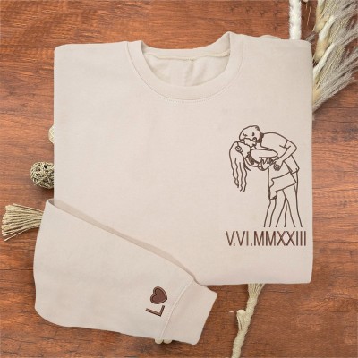 Personalisierter Kapuzenpullover mit gesticktem Porträtumriss für Paare und römischen Ziffern – Jubiläumsgeschenk für ihn, Valentinstagsgeschenk für Paare