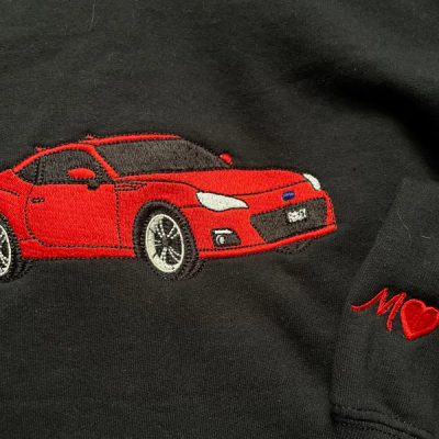Personalisiertes, besticktes Auto-Sweatshirt für den Freund – Geschenk für Autoliebhaber – Weihnachtsgeschenk für ihn