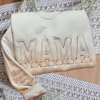 Personalisiertes, besticktes Sweatshirt mit Kapuze für Mama oder Oma – ein besonderes Erinnerungsgeschenk, ideal als Weihnachtsgeschenk.