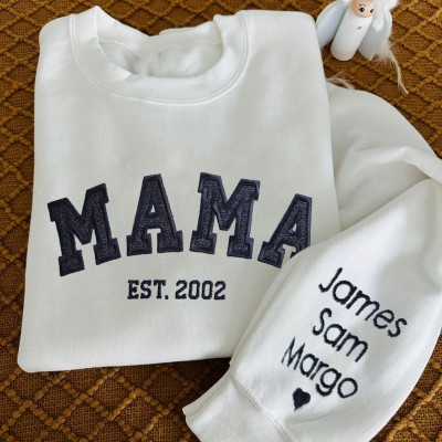 Benutzerdefinierter bestickter Sweatshirt-Hoodie für Mama mit Datum und Kindernamen auf dem Ärmel. Einzigartiges Geburtstagsgeschenk für Mama und Oma. Geschenkideen zum Muttertag. Babyparty-Geschenke.