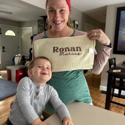 Individuell bestickte Babydecke mit Namen – Einzigartiges Geschenk zur Babyparty – Geschenk zur Geburt – Weihnachtsgeschenk