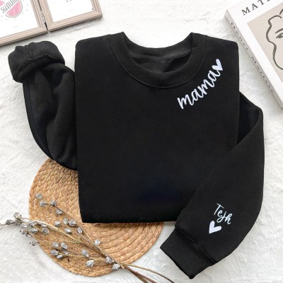 Besticktes Mama-Sweatshirt mit Kindernamen am Ärmel – Personalisiertes Muttertagsgeschenk – Rundhalsausschnitt für neue Mama, Babyparty-Geschenk
