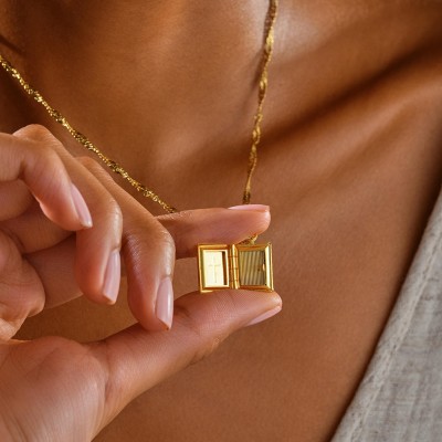 Personalisierte Kreuzmedaillon-Halskette mit Foto – Individuell gravierter Erinnerungsschmuck, religiöses Andenken aus Gold