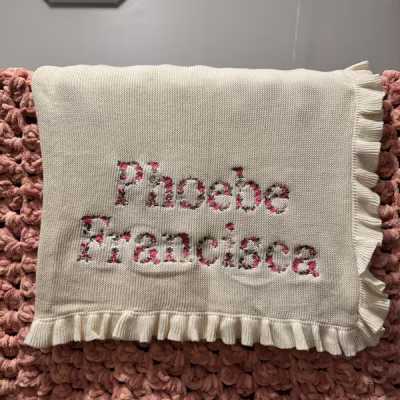 Individuell bestickte Babydecke mit Namen – Einzigartiges Geschenk zur Babyparty – Geschenk zur Geburt – Weihnachtsgeschenk