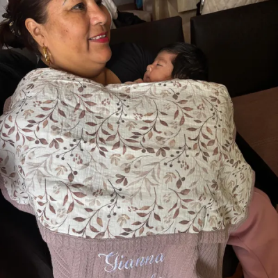 Individuell bestickte Babydecke mit Namen – Einzigartiges Geschenk zur Babyparty – Erinnerungsstück für Kinder – Weihnachtsgeschenk