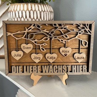 Personalisierter Baum des Lebens „Liebe wächst hier“ Stammbaumschild aus Holz mit Kindernamen, Familienandenken, Geschenk für Mama und Oma