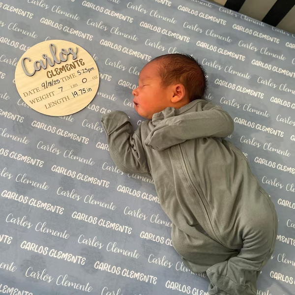 Manta personalizada con el nombre del bebé recién nacido. Regalo único para baby shower. Recuerdo ideal. Regalo de Navidad.