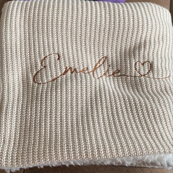 Manta bordada personalizada con el nombre del bebé. Regalo único para baby shower. Recuerdo para niños. Regalo de Navidad.