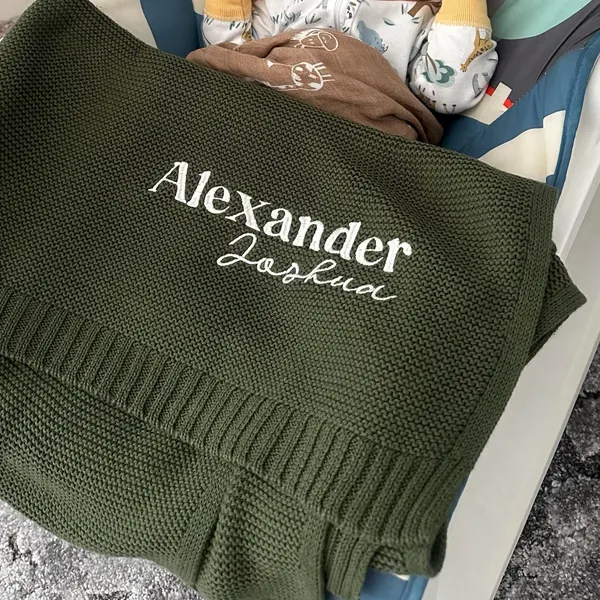 Manta bordada personalizada con nombre de bebé. Regalo único para baby shower. Regalo para recién nacido. Regalo de Navidad.