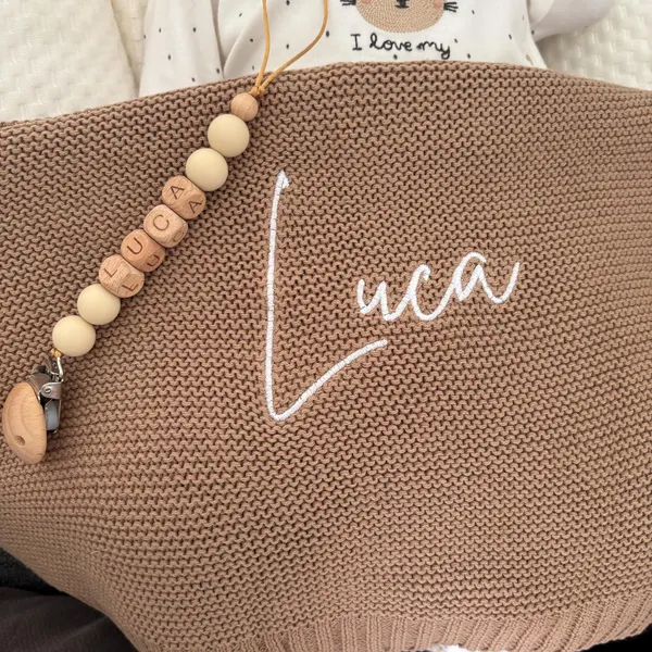 Manta bordada personalizada con el nombre del bebé. Regalo único para baby shower. Recuerdo para niños. Regalo de Navidad.