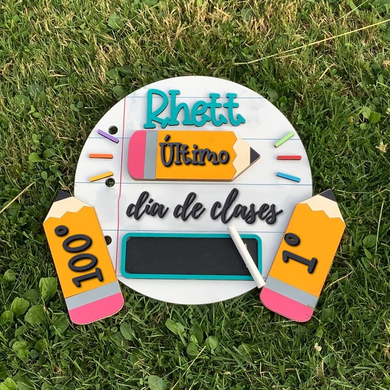 Pizarra en blanco personalizada con escritura a mano para el último día de clases con el nombre de los niños, letrero de regreso a clases, regalo de recuerdo para niños