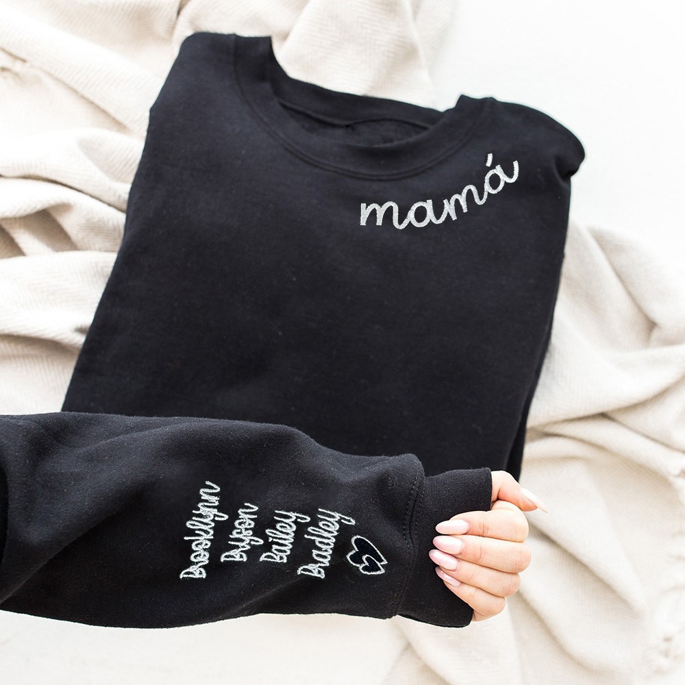 Sudadera con capucha bordada personalizada para mamá con nombres en la manga. Regalo para mamá, abuela, ideas de regalo para el Día de la Madre.