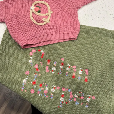 Manta bordada personalizada con nombre de bebé. Regalo único para baby shower. Regalo para recién nacido. Regalo de Navidad.