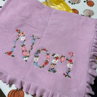 Manta bordada personalizada con nombre de bebé. Regalo único para baby shower. Regalo para recién nacido. Regalo de Navidad.