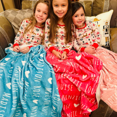 Manta personalizada con nombre para niños. Regalo único para cumpleaños infantiles. Ideas para regalos de Navidad.