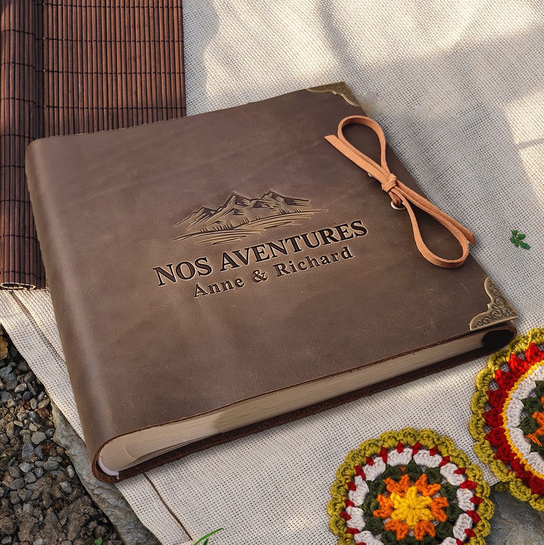 Album Photo en Cuir Personnalisé « Notre Livre d'Aventures » pour les Couples - Cadeau d'Anniversaire pour Votre Mari - Cadeau de Saint-Valentin pour Lui