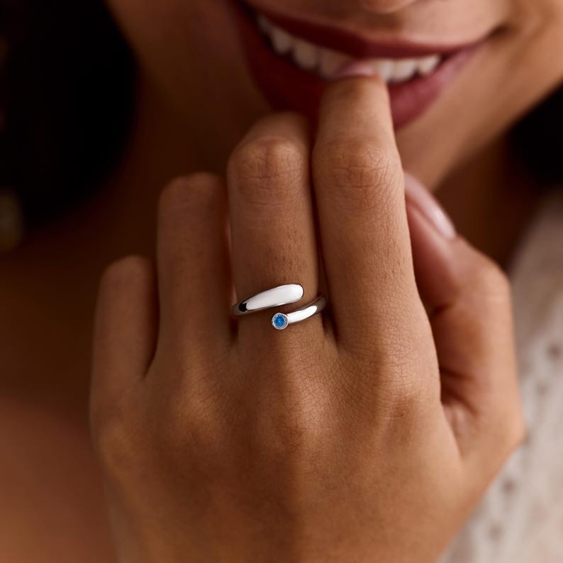 Bague Personnalisable avec Pierre de Naissance Bague Délicate à Plusieurs Pierres Cadeau de Noël pour Elle