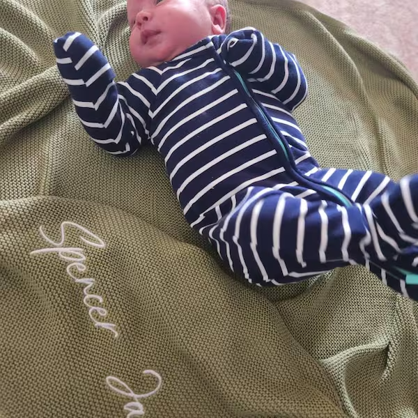 Couverture brodée personnalisée avec le prénom de bébé Cadeau de naissance unique et précieux pour les enfants Cadeau de Noël