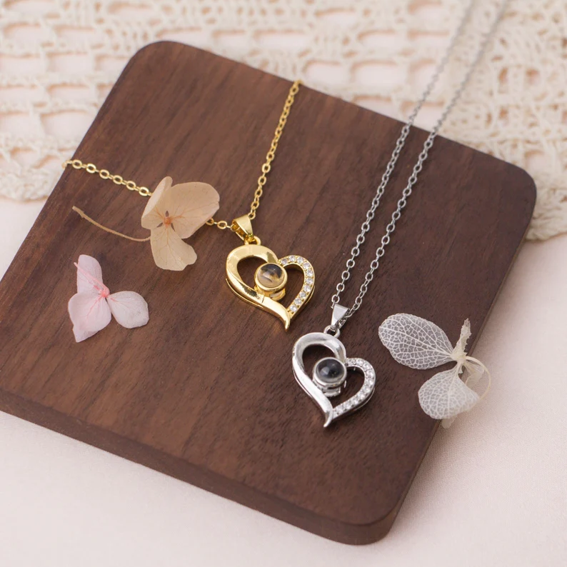 Collier de projection photo personnalisé en forme de cœur Cadeaux commémoratifs pour elle Idées de cadeaux de Noël