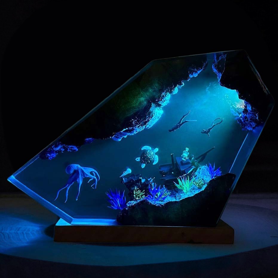 Lampe en bois de résine époxy Octopus et Diver