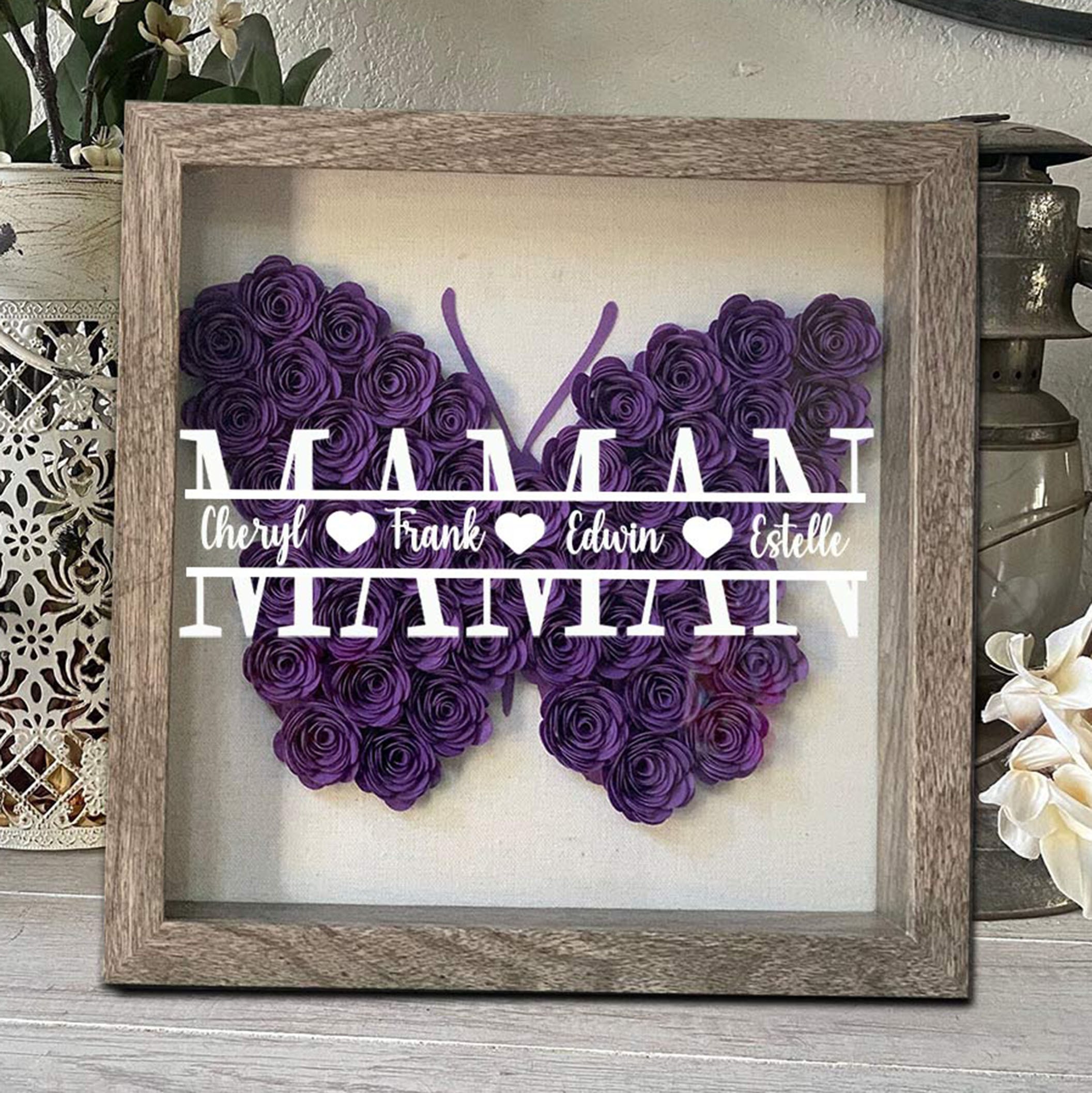 Boîte d'ombre à fleurs monogramme de maman papillon personnalisée avec noms d'enfants, cadeau pour maman grand-mère