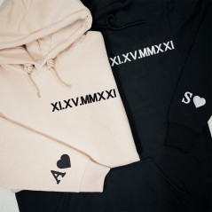 Sweat à capuche personnalisé brodé avec chiffres romains et initiale sur la manche, cadeau de Saint-Valentin pour couple, cadeau d'anniversaire