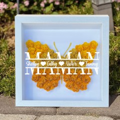 Boîte d'ombre à fleurs monogramme de maman papillon personnalisée avec noms d'enfants, cadeau pour maman grand-mère